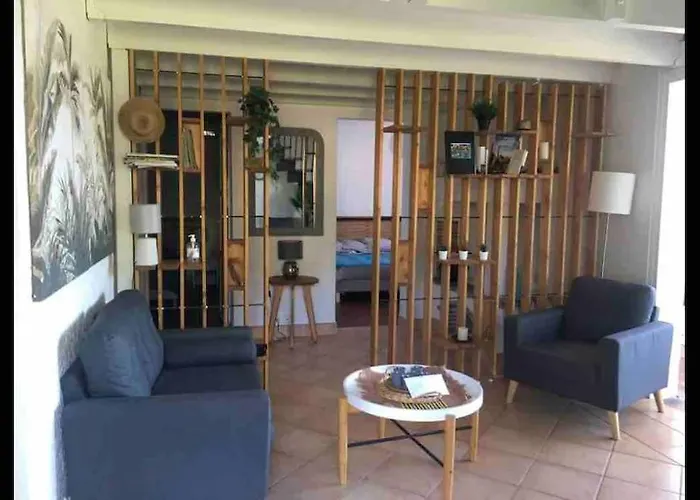 Cote D\'Azur: Charmante Villa, Vue Mer, Piscine,Clim,Calme 8/10 Personnes