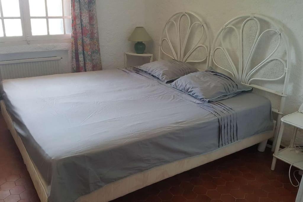 Cote D'azur: Charmante Villa, Vue Mer, Piscine,clim,calme 8/10 Personnes Villa *