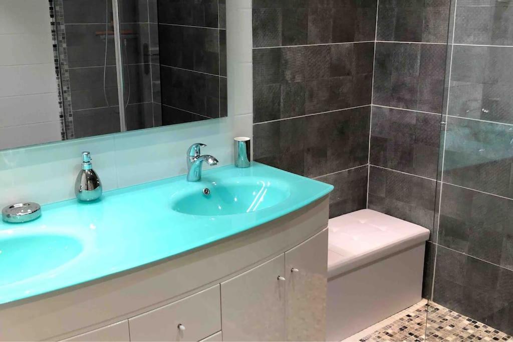 Cote D'azur: Charmante Villa, Vue Mer, Piscine,clim,calme 8/10 Personnes Villa