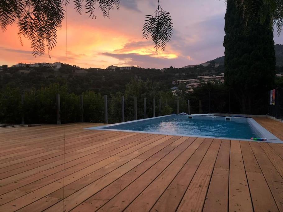 Villa Cote D'azur: Charmante Villa, Vue Mer, Piscine,clim,calme 8/10 Personnes Roquebrune-sur Argens