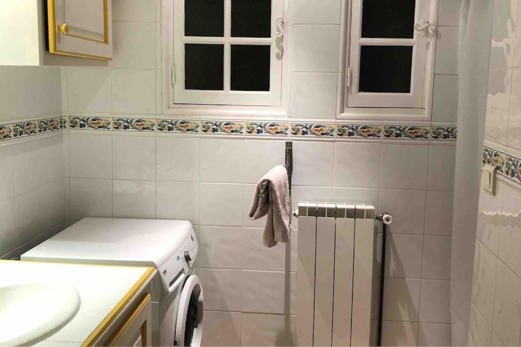 Villa Cote D'azur: Charmante Villa, Vue Mer, Piscine,clim,calme 8/10 Personnes
